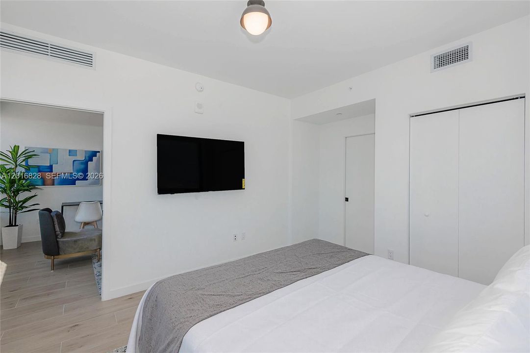 En Venta: $999,000 (2 camas, 2 baños, 696 Pies cuadrados)