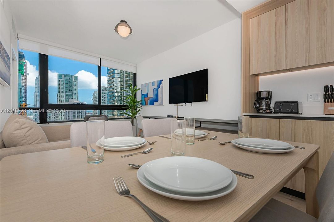 En Venta: $999,000 (2 camas, 2 baños, 696 Pies cuadrados)