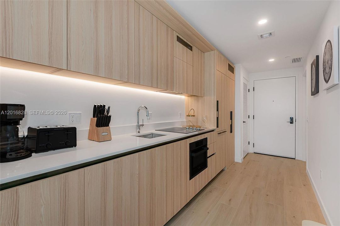 En Venta: $999,000 (2 camas, 2 baños, 696 Pies cuadrados)
