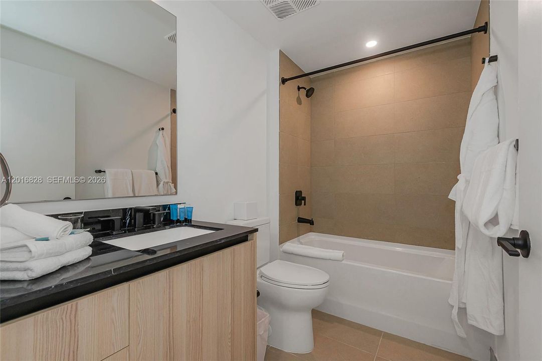 En Venta: $999,000 (2 camas, 2 baños, 696 Pies cuadrados)