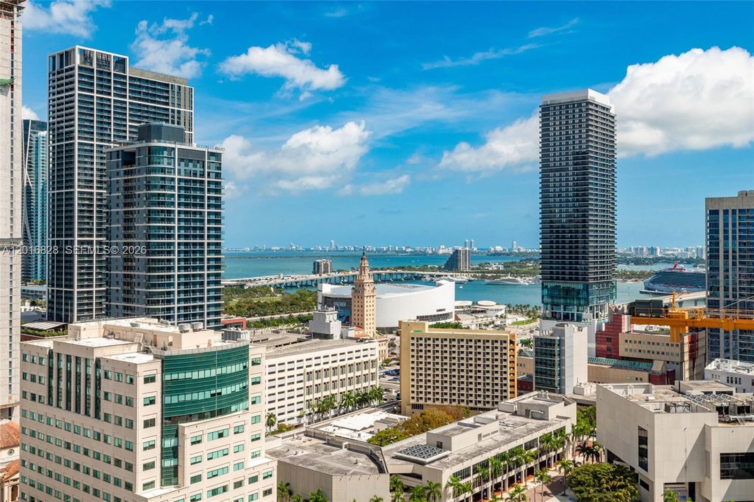 En Venta: $999,000 (2 camas, 2 baños, 696 Pies cuadrados)