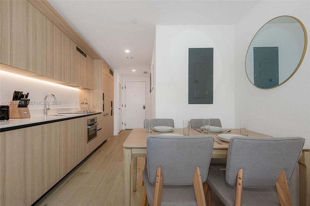 En Venta: $999,000 (2 camas, 2 baños, 696 Pies cuadrados)