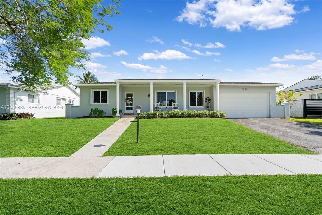 Active With Contract: $750,000 (3 beds, 2 baths, 1764 Square Feet)