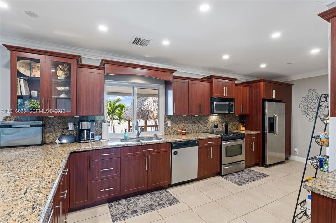 Active With Contract: $750,000 (3 beds, 2 baths, 1764 Square Feet)