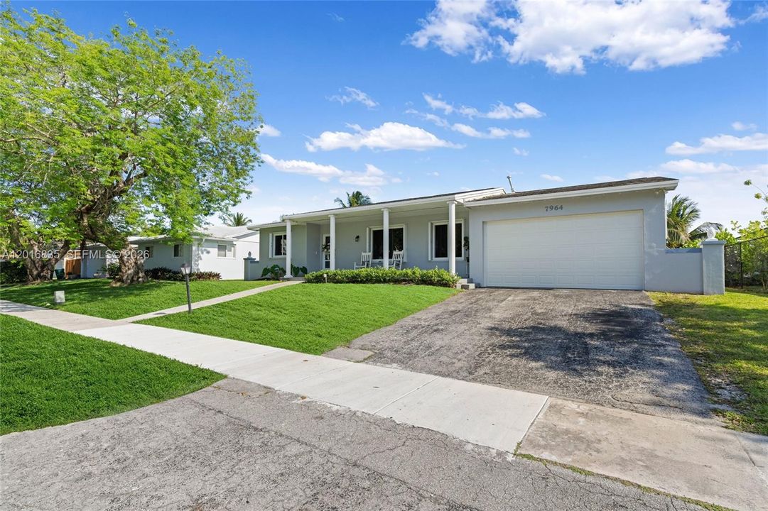 Active With Contract: $750,000 (3 beds, 2 baths, 1764 Square Feet)