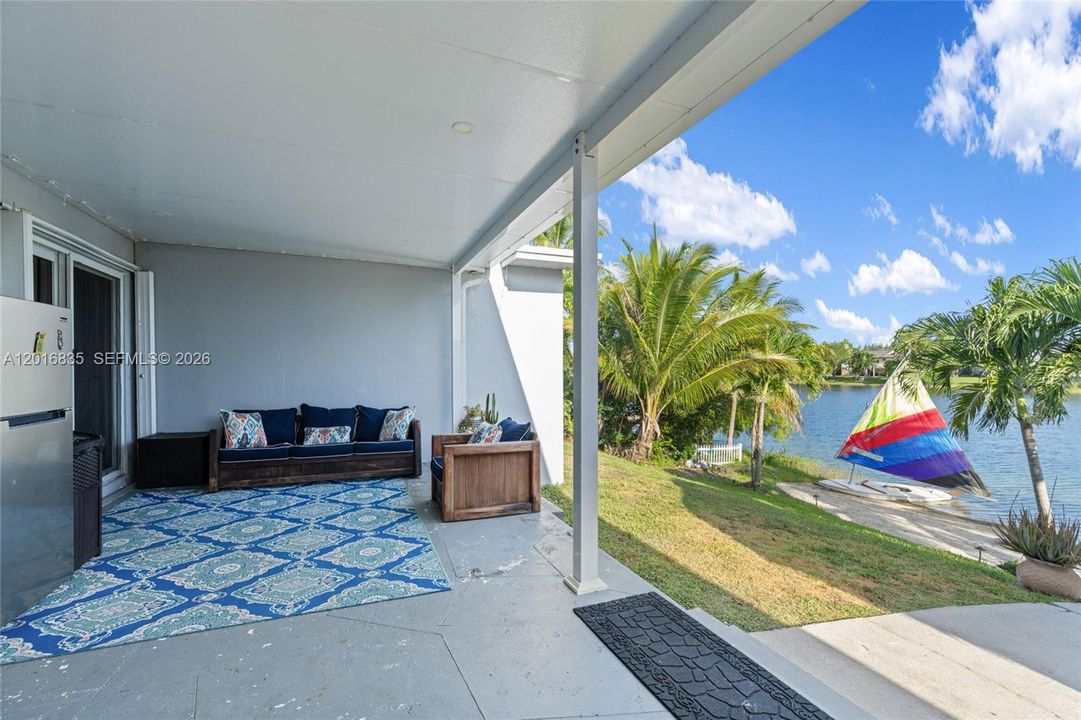 Active With Contract: $750,000 (3 beds, 2 baths, 1764 Square Feet)
