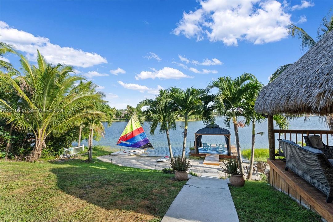 Active With Contract: $750,000 (3 beds, 2 baths, 1764 Square Feet)