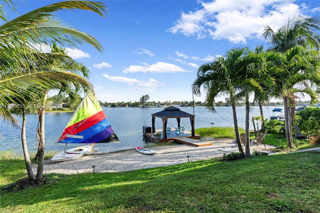Active With Contract: $750,000 (3 beds, 2 baths, 1764 Square Feet)