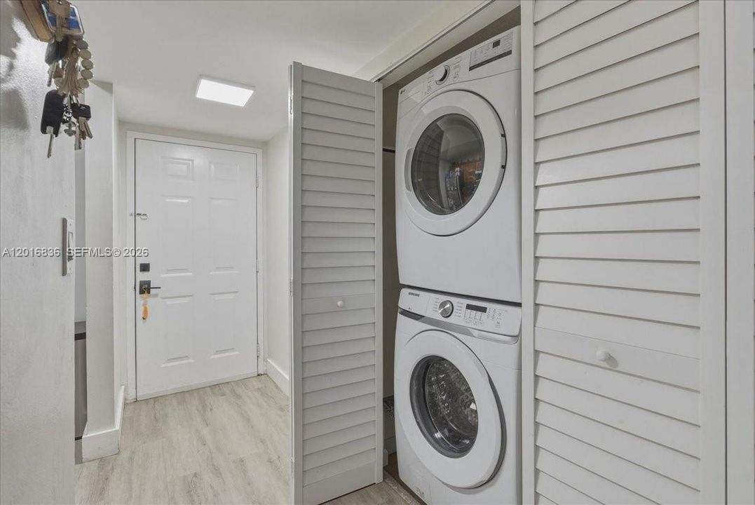 На продажу: $219,900 (1 спален, 1 ванн, 744 Квадратных фут)