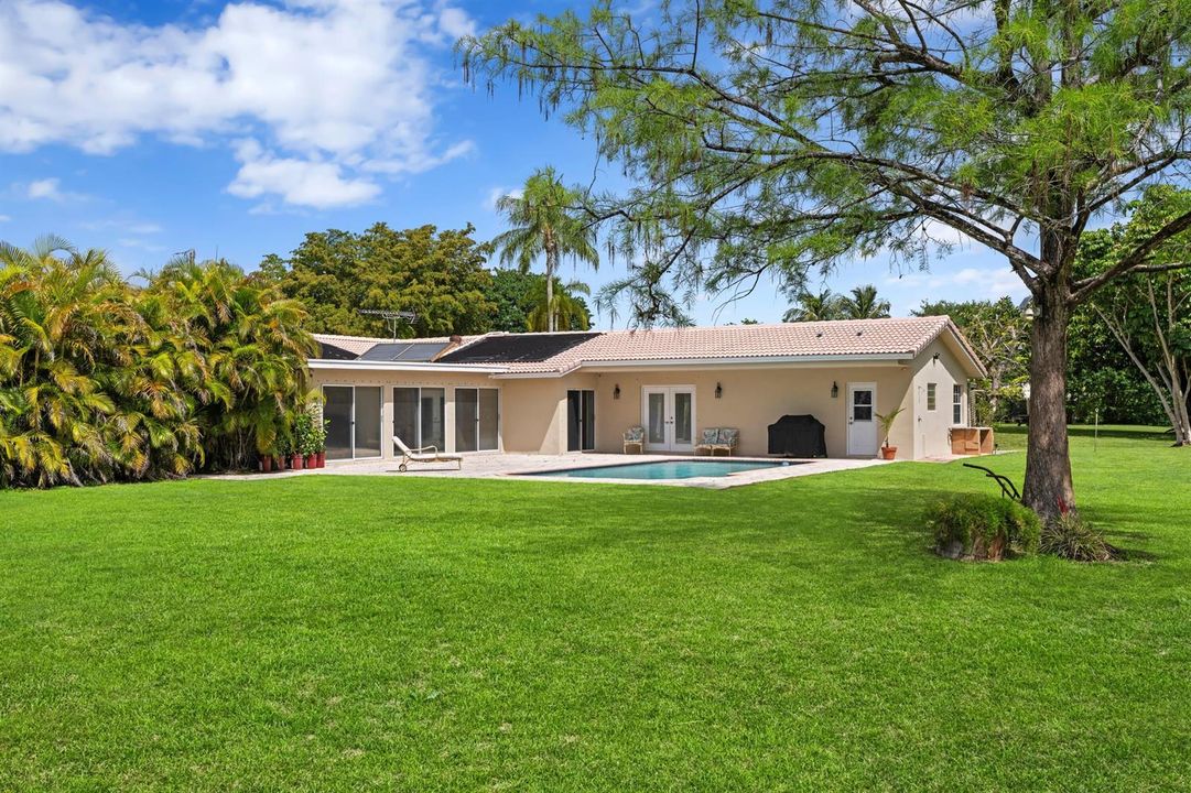 24 Pool & Patio