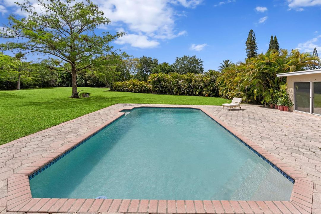 23 Pool & Patio