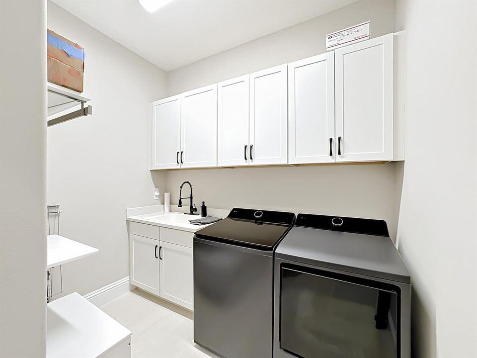 9244 SW Pinnacle Laundry Room