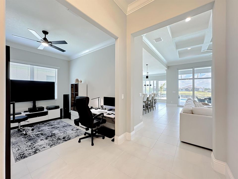 9244 SW Pinnacle Foyer
