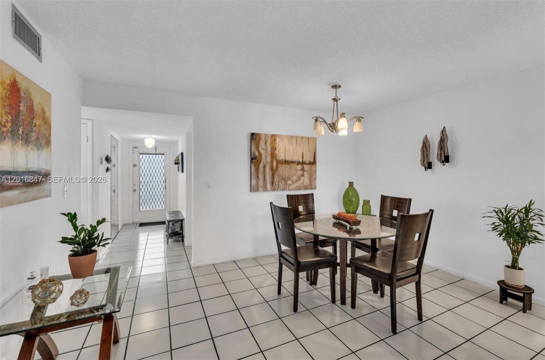 En Venta: $140,000 (2 camas, 2 baños, 1200 Pies cuadrados)