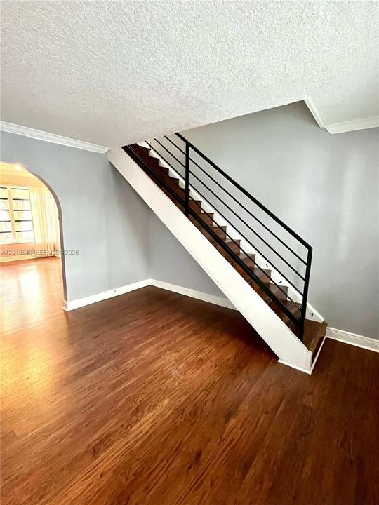 Activo con contrato: $2,895 (2 camas, 1 baños, 1048 Pies cuadrados)