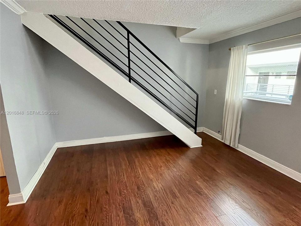 Activo con contrato: $2,895 (2 camas, 1 baños, 1048 Pies cuadrados)