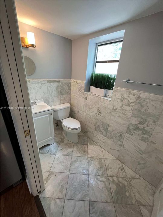 Activo con contrato: $2,895 (2 camas, 1 baños, 1048 Pies cuadrados)