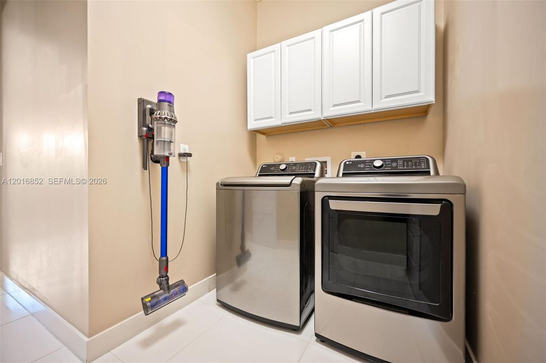 For Sale: $1,260,000 (4 beds, 3 baths, 2847 Square Feet)