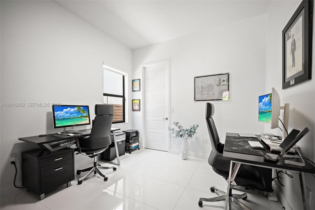 For Sale: $1,260,000 (4 beds, 3 baths, 2847 Square Feet)
