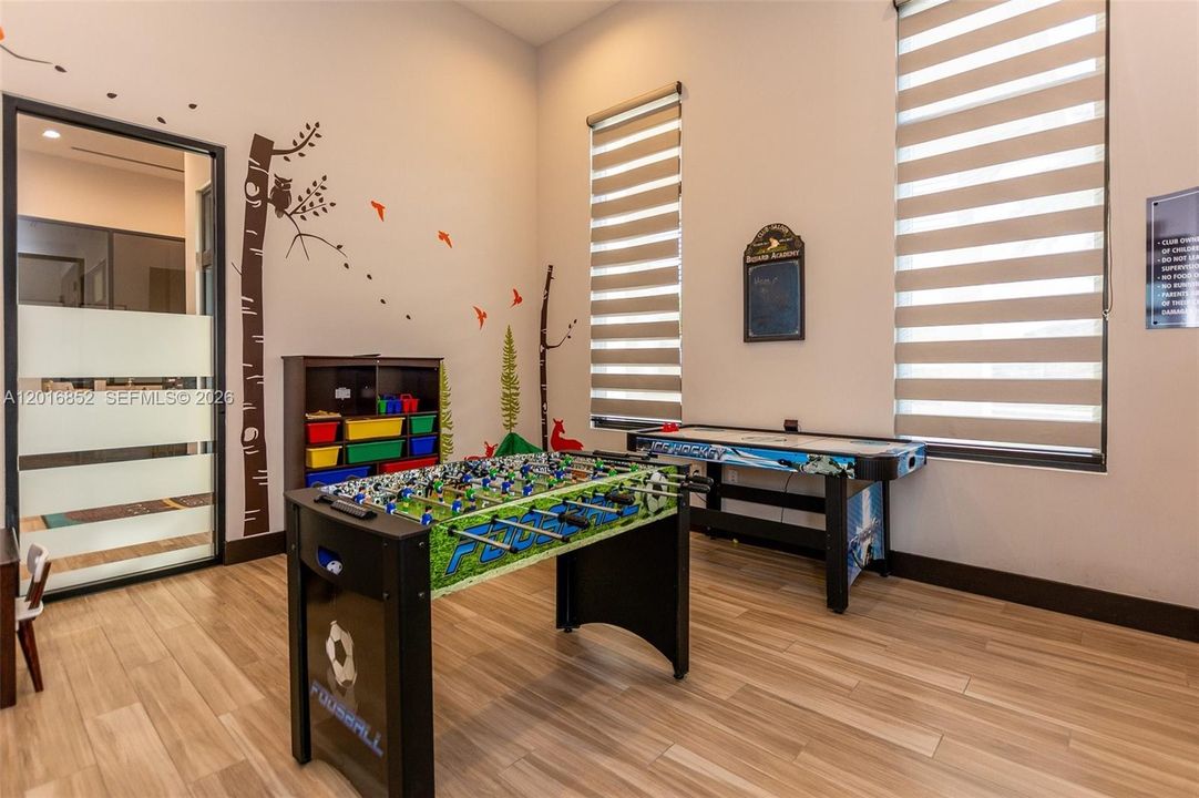 For Sale: $1,260,000 (4 beds, 3 baths, 2847 Square Feet)