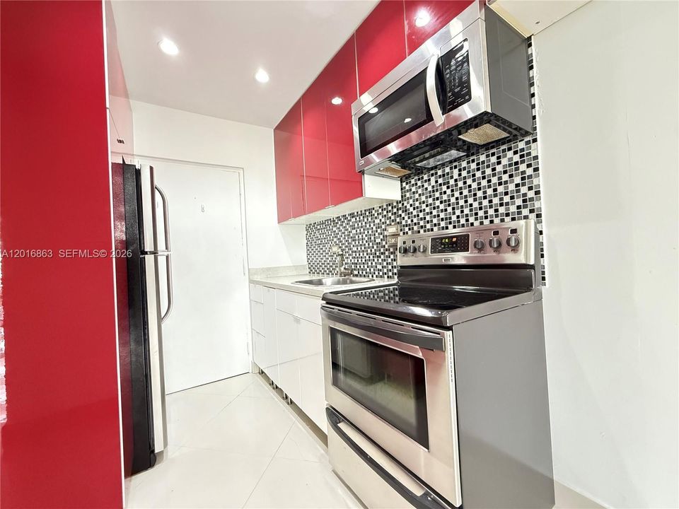 For Sale: $325,000 (0 beds, 1 baths, 480 Square Feet)