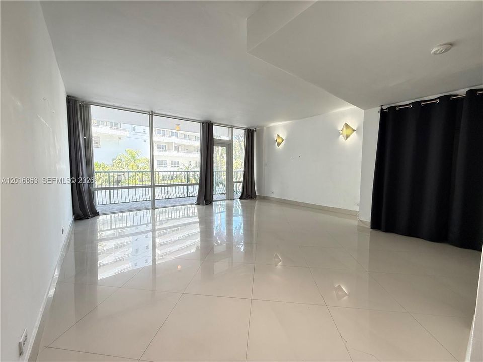 For Sale: $325,000 (0 beds, 1 baths, 480 Square Feet)