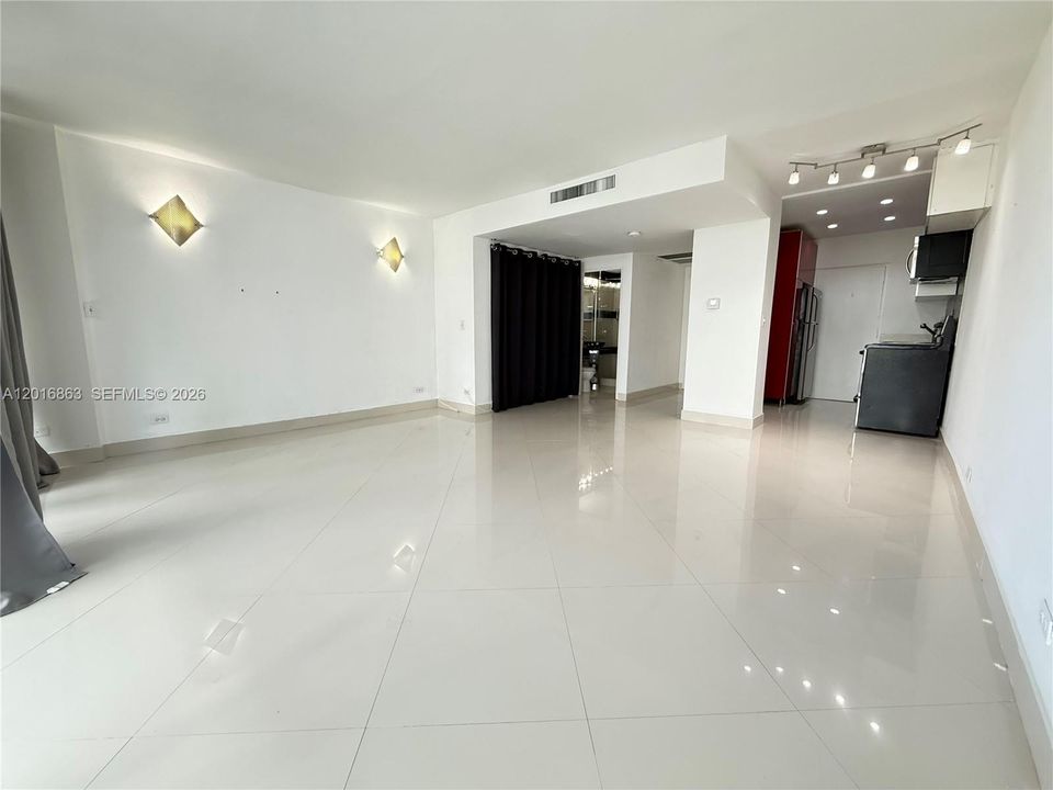 For Sale: $325,000 (0 beds, 1 baths, 480 Square Feet)