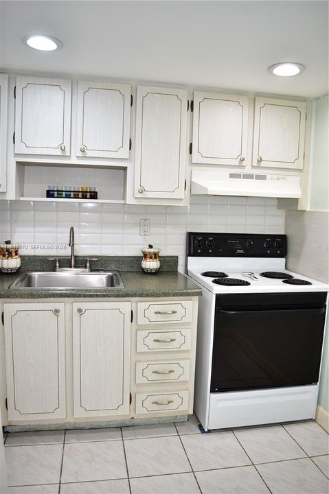 На продажу: $57,500 (1 спален, 1 ванн, 590 Квадратных фут)