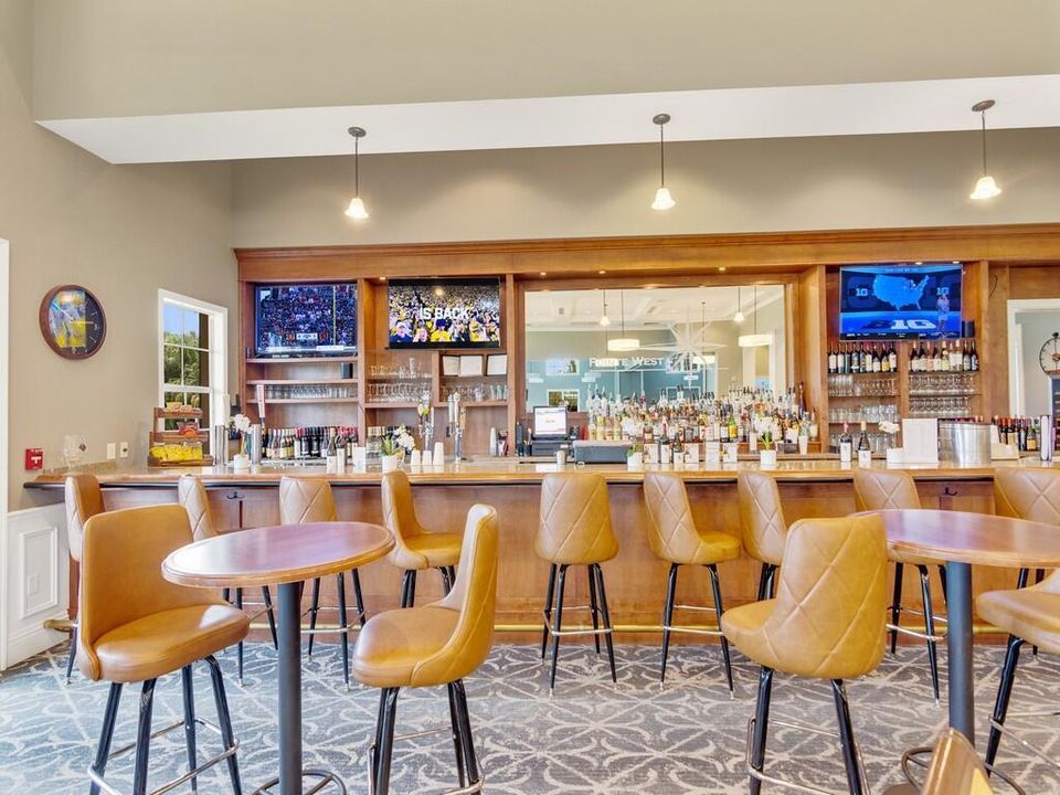 CLUBHOUSE BAR