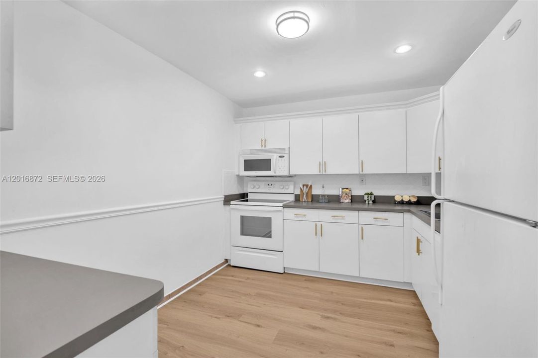 For Sale: $115,000 (2 beds, 2 baths, 1160 Square Feet)