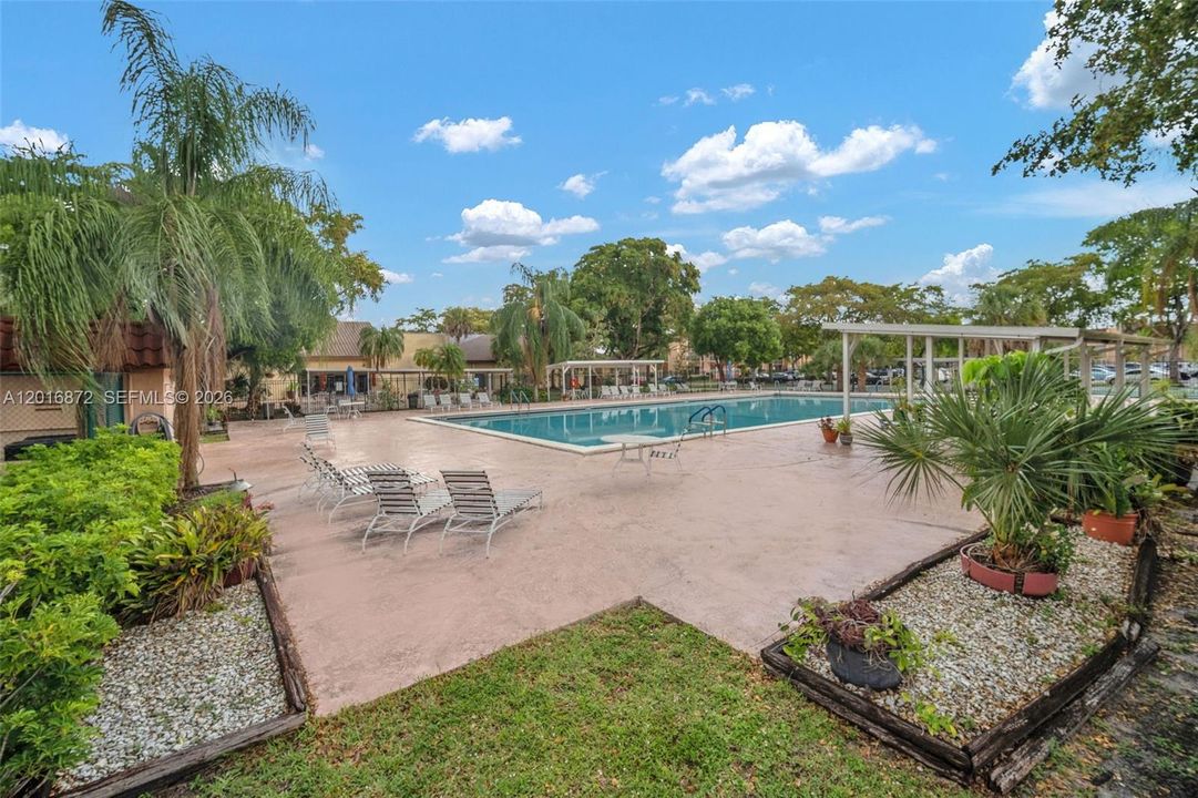 For Sale: $115,000 (2 beds, 2 baths, 1160 Square Feet)