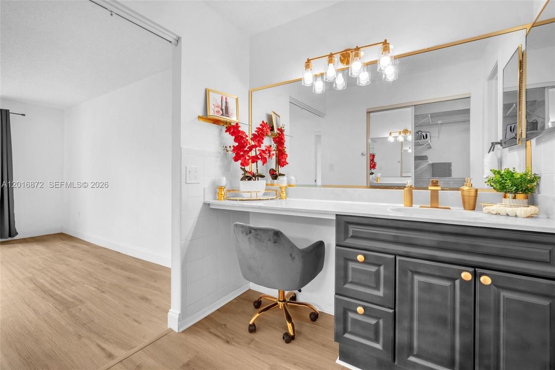 For Sale: $115,000 (2 beds, 2 baths, 1160 Square Feet)