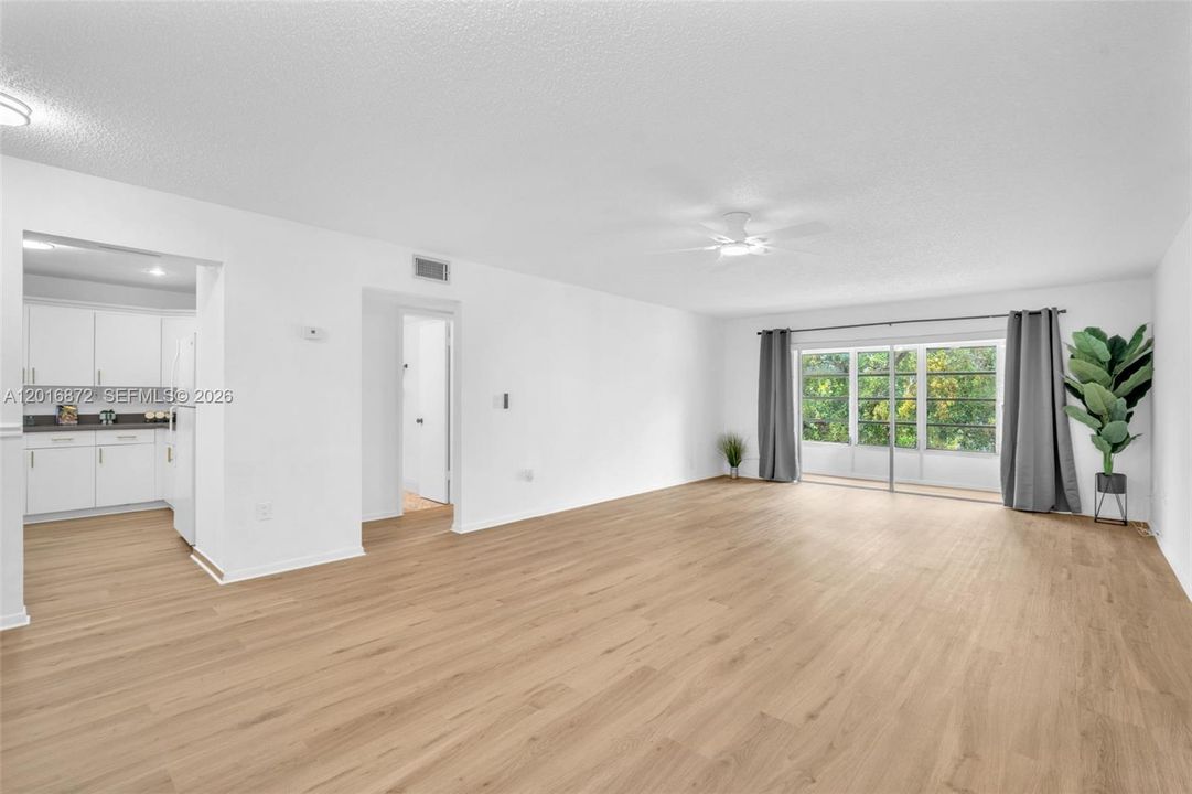 For Sale: $115,000 (2 beds, 2 baths, 1160 Square Feet)