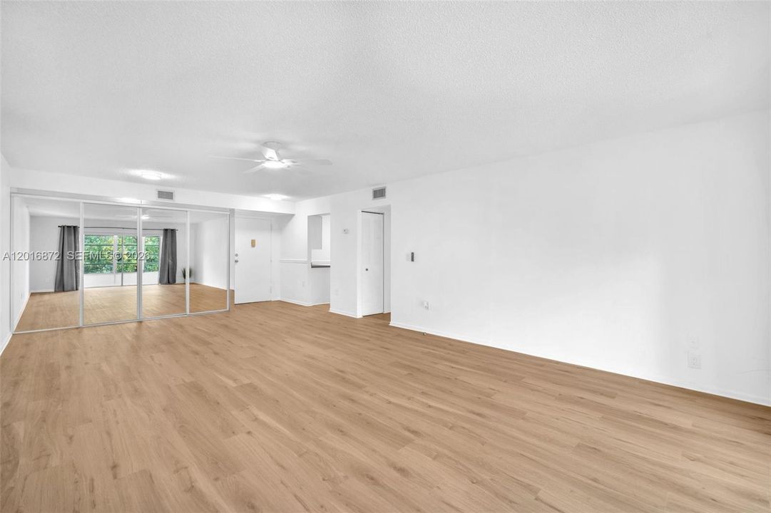 For Sale: $115,000 (2 beds, 2 baths, 1160 Square Feet)