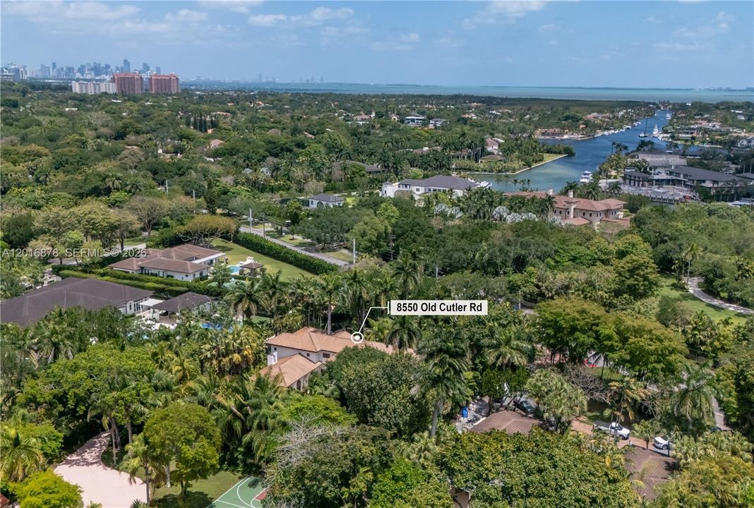 For Sale: $8,395,000 (6 beds, 6 baths, 6045 Square Feet)