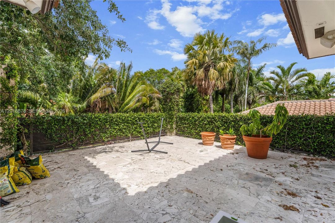 For Sale: $8,395,000 (6 beds, 6 baths, 6045 Square Feet)