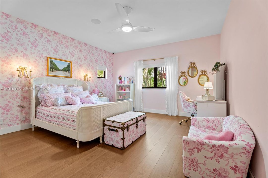 For Sale: $8,395,000 (6 beds, 6 baths, 6045 Square Feet)