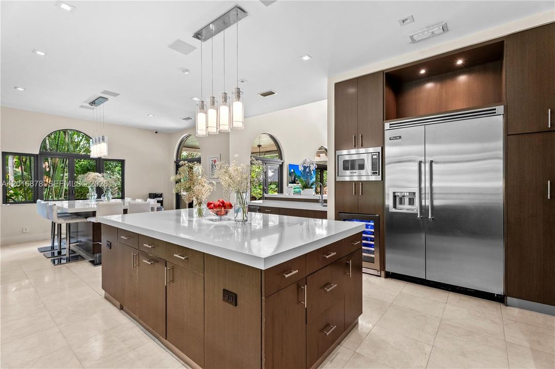 For Sale: $8,395,000 (6 beds, 6 baths, 6045 Square Feet)