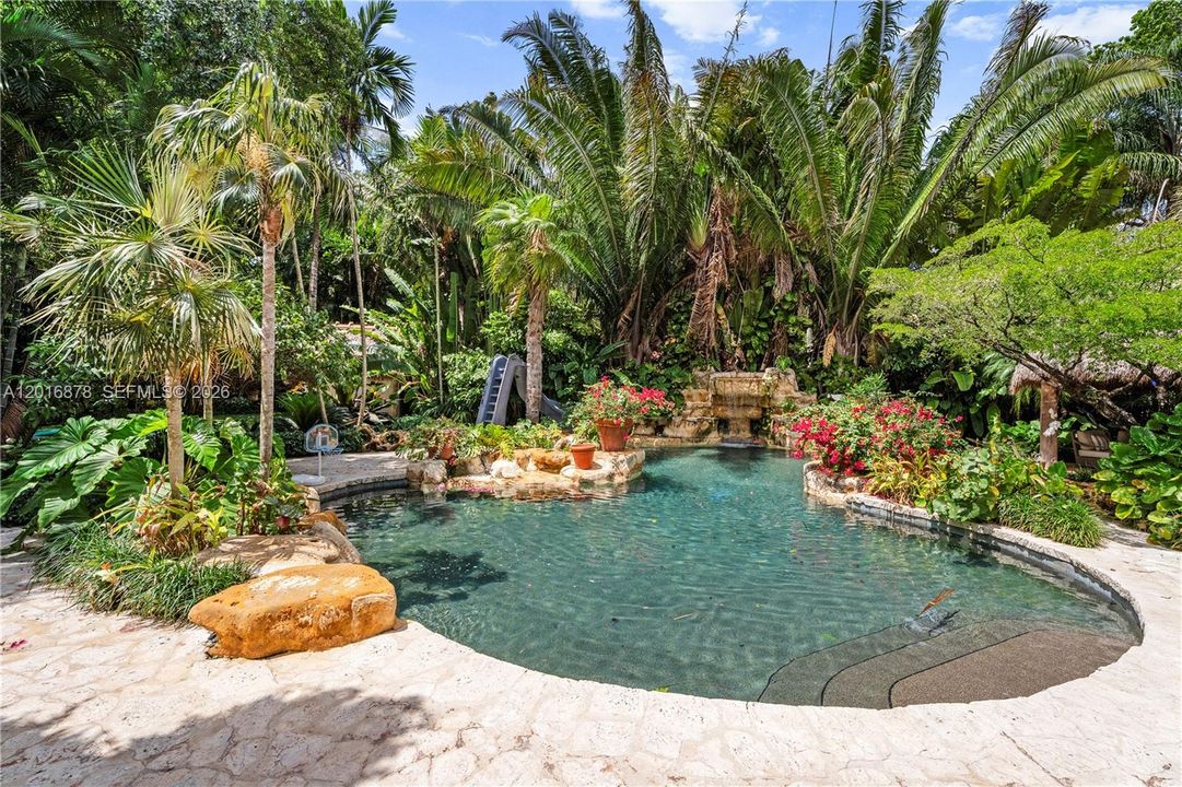 For Sale: $8,395,000 (6 beds, 6 baths, 6045 Square Feet)
