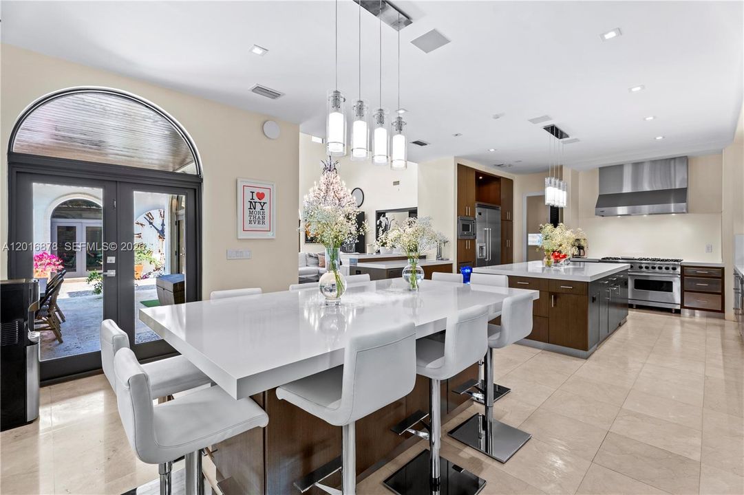 For Sale: $8,395,000 (6 beds, 6 baths, 6045 Square Feet)
