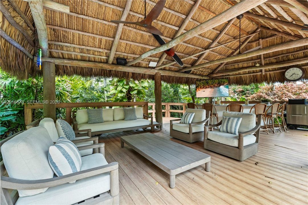 For Sale: $8,395,000 (6 beds, 6 baths, 6045 Square Feet)