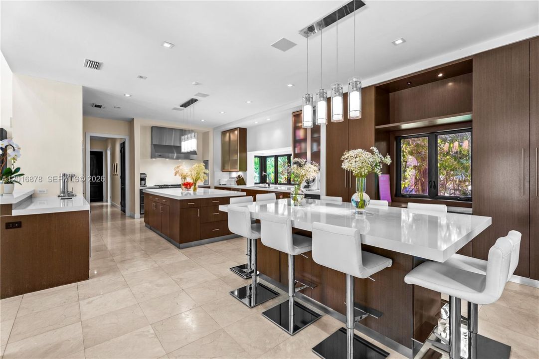 For Sale: $8,395,000 (6 beds, 6 baths, 6045 Square Feet)