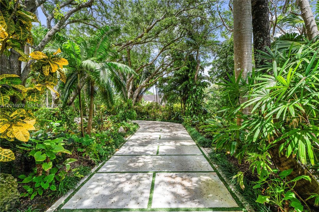 For Sale: $8,395,000 (6 beds, 6 baths, 6045 Square Feet)