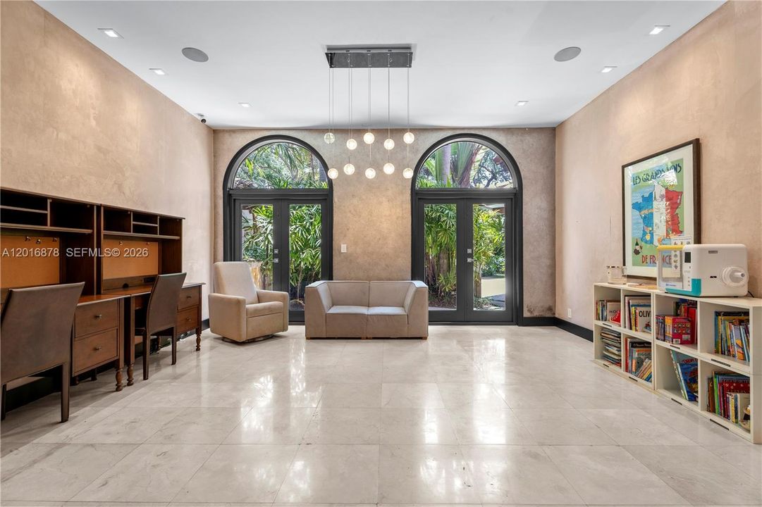 For Sale: $8,395,000 (6 beds, 6 baths, 6045 Square Feet)