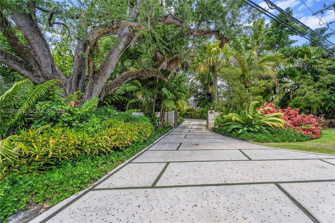 For Sale: $8,395,000 (6 beds, 6 baths, 6045 Square Feet)