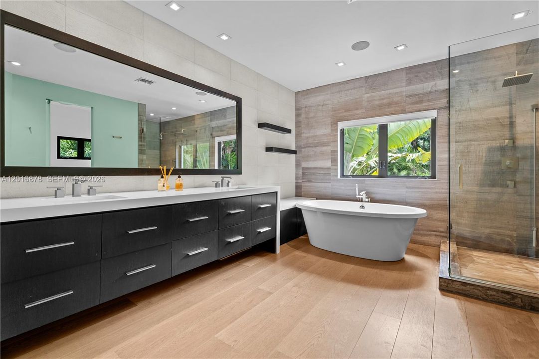 For Sale: $8,395,000 (6 beds, 6 baths, 6045 Square Feet)