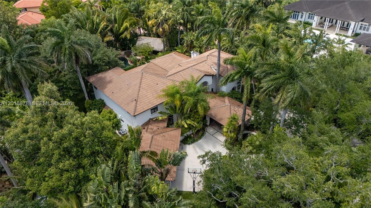For Sale: $8,395,000 (6 beds, 6 baths, 6045 Square Feet)