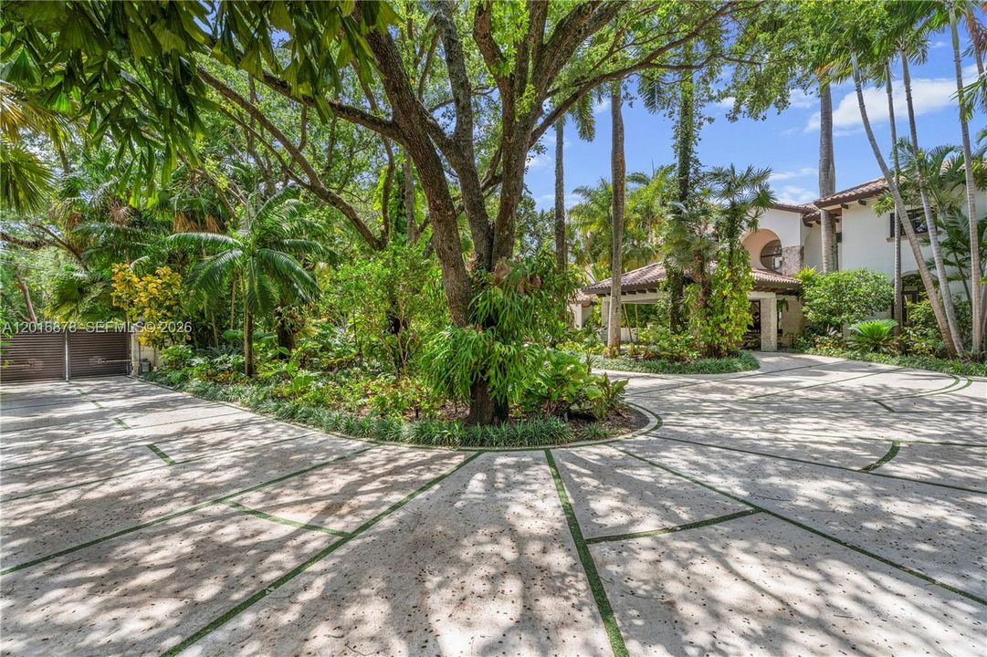 For Sale: $8,395,000 (6 beds, 6 baths, 6045 Square Feet)