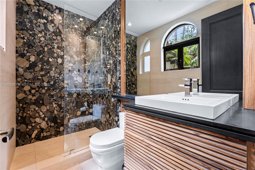 For Sale: $8,395,000 (6 beds, 6 baths, 6045 Square Feet)