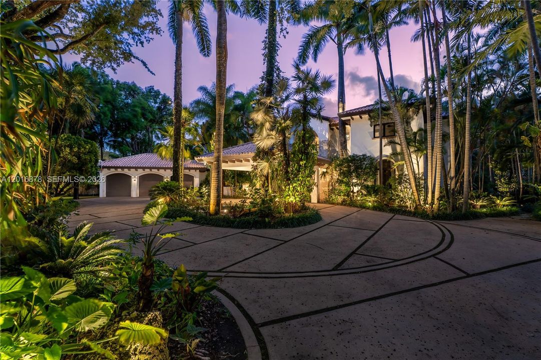 For Sale: $8,395,000 (6 beds, 6 baths, 6045 Square Feet)